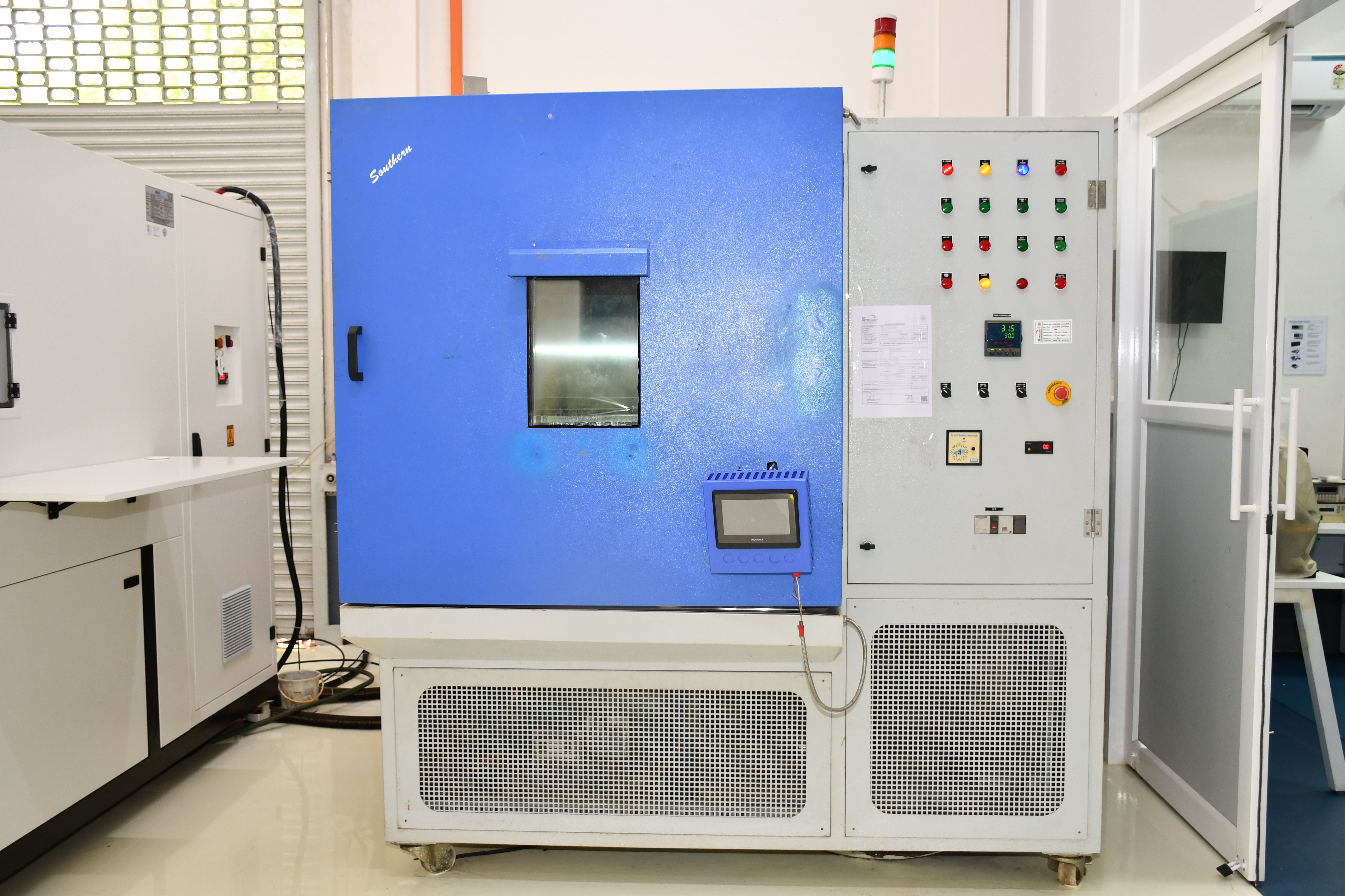 Thermal test chamber