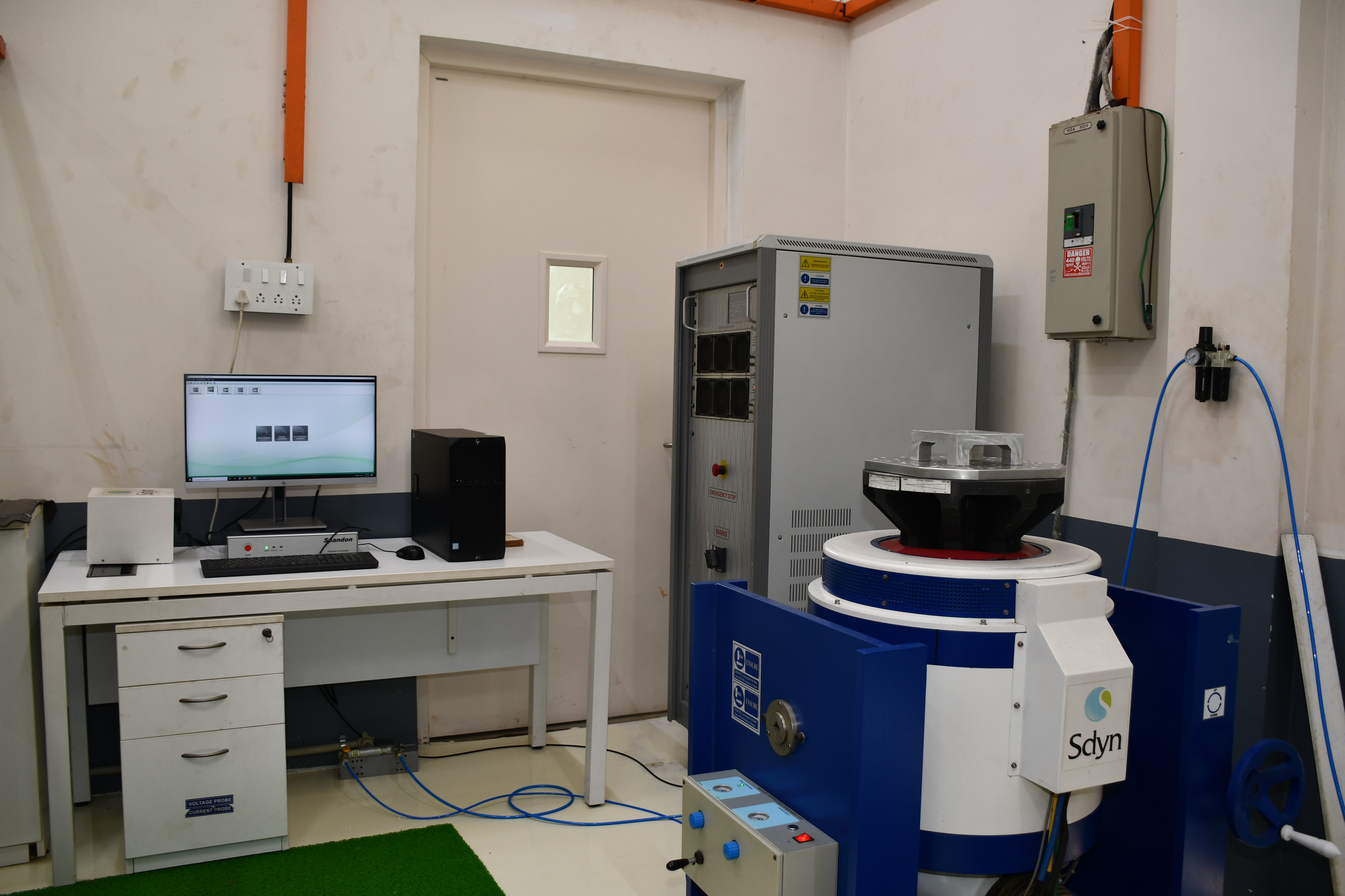 Vibration shaker test equipment
